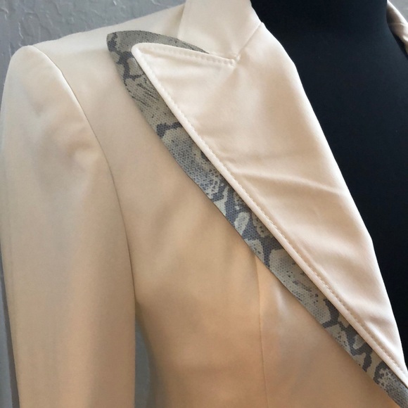 NWT Women's Sz 2  GUESS by MARCIANO White Blazer - Picture 2 of 8